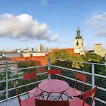Elegant Terrace - Heart Of Old Town